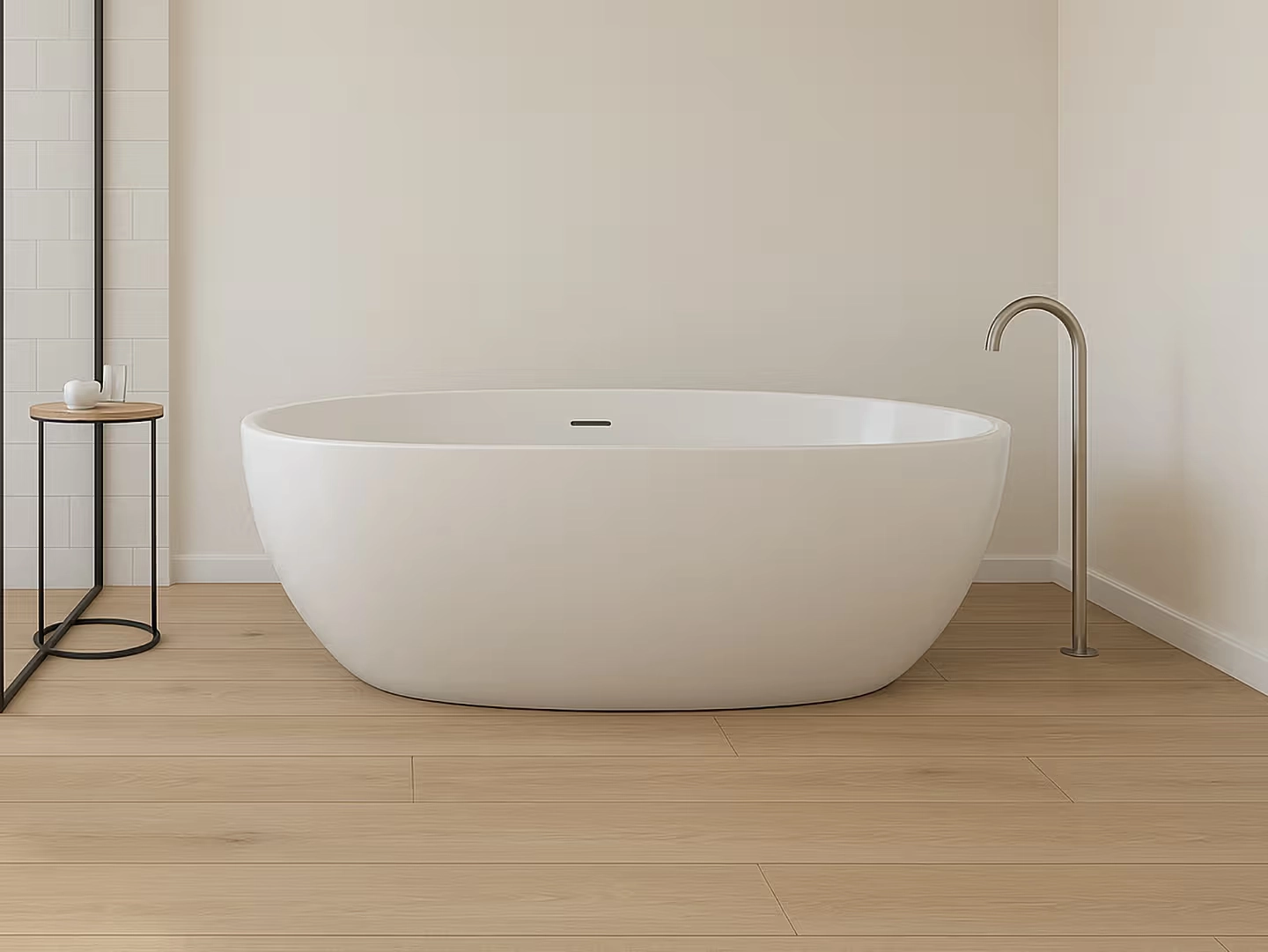 Fristående badkar Rømø i högblankt vitt, för badrumsmiljö. Från SPA Kompaniet.