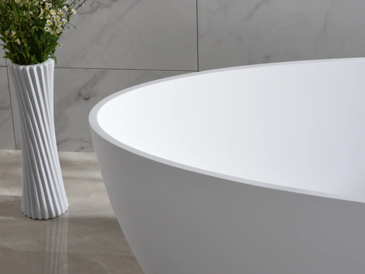 Rimini Uno RockSolid stenbadekar 150 cm i badeværelsesmiljø. Fra SPA Kompaniet.